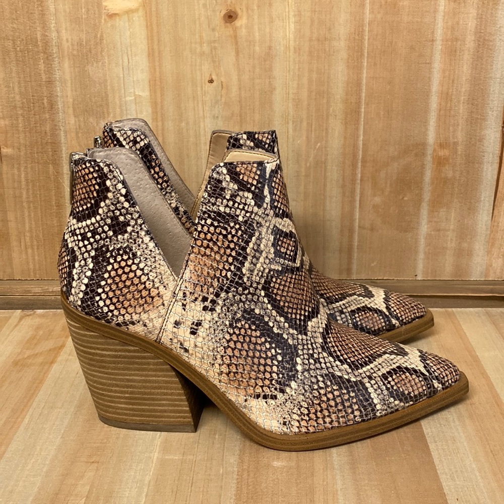Vince Camuto Gigietta Spiced Sand New Snake Low Boots